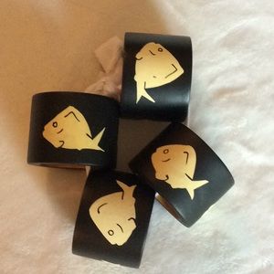 Like new!  Set of Four Wooden Napkin Rings